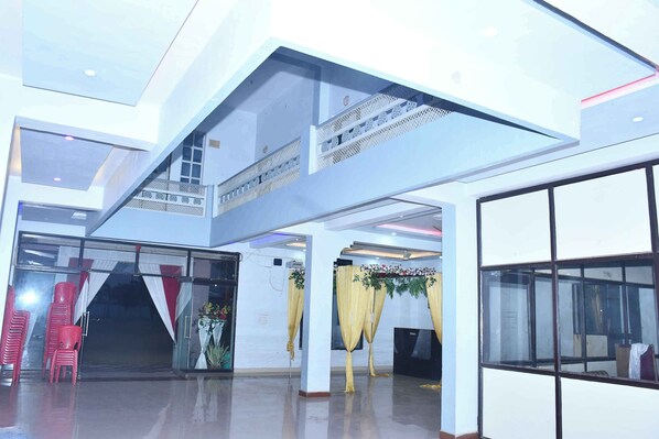 Interior entrance - Temple View Palace Hotel and Garden (Rajnagar)