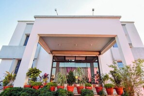 Exterior - Temple View Palace Hotel and Garden (Rajnagar)