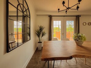 Dining - Beautiful Waterfront Cottage with Pool & HomeTheater (Georgina)
