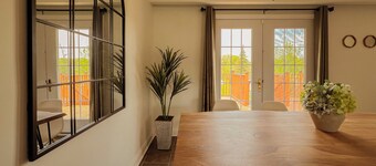 Beautiful Waterfront Cottage with Pool & HomeTheater