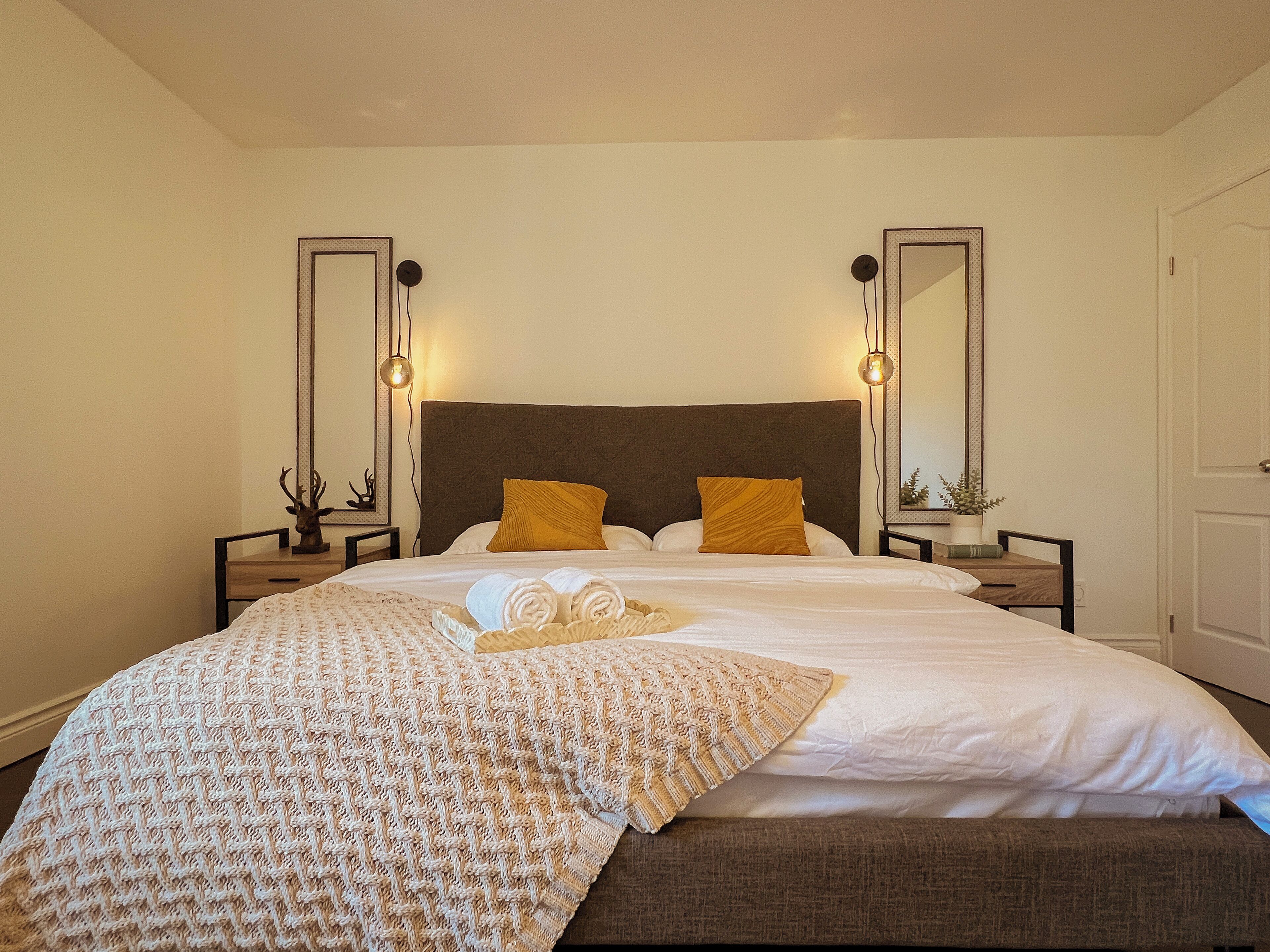 5 bedrooms, iron/ironing board, WiFi, bed sheets