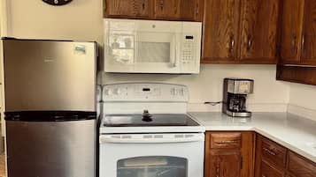 Micro-ondas, fogão, cooktop, lava-louças