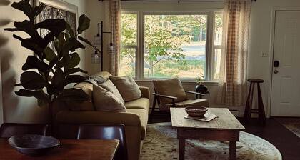 Chic Dunes Cottage W/ HOT TUB near Warren Dunes / Lake MI!