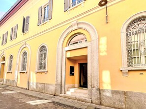 تفاصيل الفندق من الخارج