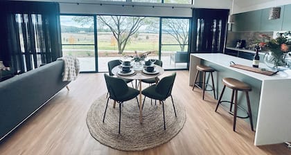 Cascade - Luxe 2-bedroom villa at Small Batch Brewery & Hop Farm on 40 acres