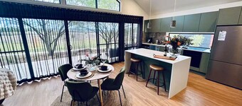 Cascade - Luxe 2-bedroom villa at Small Batch Brewery & Hop Farm on 40 acres