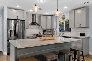 Fridge, microwave, oven, stovetop - Hike from front door to A+ trails; BBQ yard & more (Sedona)