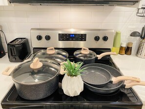 Microondas, horno, parrilla de estufa y lavavajillas 