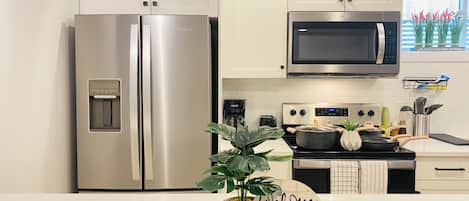 Microonde, forno, piano cottura, lavastoviglie