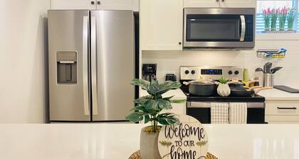 *NEW*Cozy Basement Suite*Central Location*Sleep 4