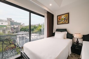 Deluxe-Doppel- oder -Zweibettzimmer, Stadtblick | Schreibtisch, kostenloses WLAN