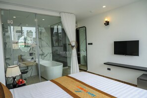 Deluxe Double or Twin Room, City View | Desk, free WiFi - Bay Luxury Hotel & Spa - No1 Ngo Huyen (Hanoi)