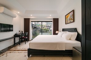 Desk, WiFi (free) - Bay Luxury Hotel & Spa - No1 Ngo Huyen (Hanoi)