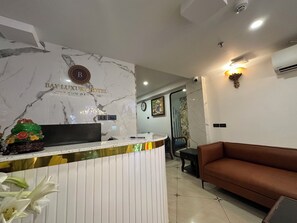 32-inch plasma TV with digital channels - Bay Luxury Hotel & Spa - No1 Ngo Huyen (Hanoi)