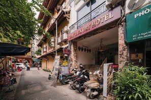 Front of property - Bay Luxury Hotel & Spa - No1 Ngo Huyen (Hanoi)