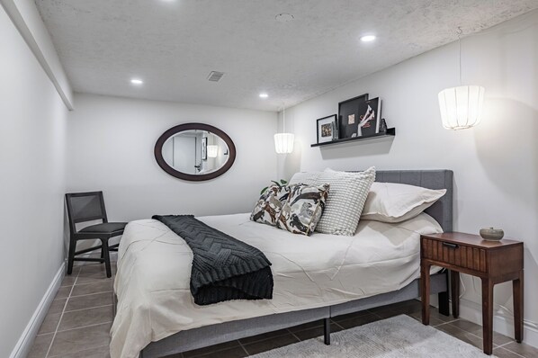 2 bedrooms, iron/ironing board, WiFi, bed sheets