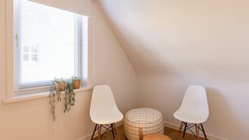 Nhà | 2 phòng ngủ, trang bị nội thất với thiết kế riêng biệt