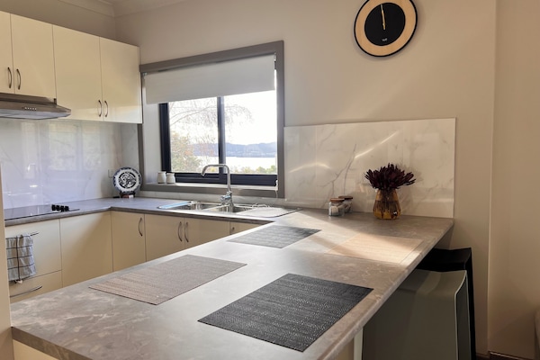 Microondas, horno y placa de cocina