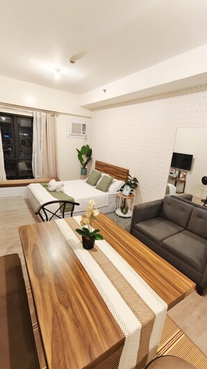 Iron/ironing board, free WiFi