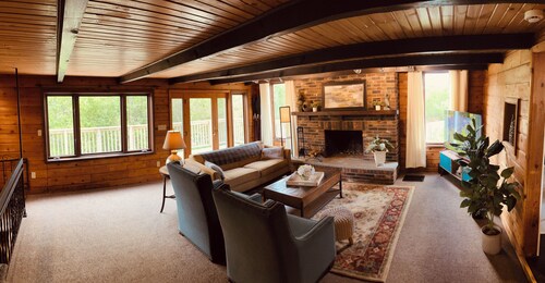 >>The Daydream Lodge<<
@Racers Ridge