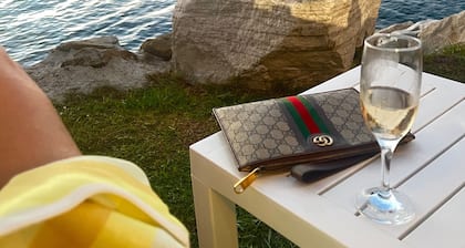 Spacious Apartment for Four. In the Heart of Iluka steps to River, Cafe and Bar.