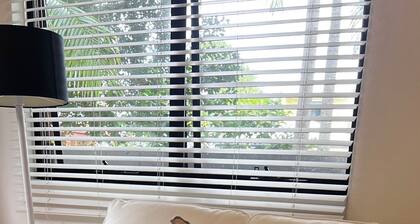 Spacious Apartment for Four. In the Heart of Iluka steps to River, Cafe and Bar.