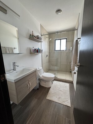 Handdukar, tvål och toalettpapper