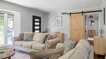 Smart-TV, fotballspill og bordtennis