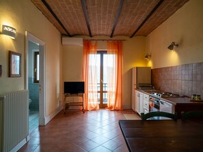 Fridge, cookware/dishes/utensils