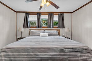 4 makuuhuonetta, työpöytä, vauvan matkasänky, ilmainen Wi-Fi