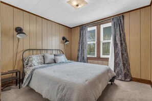 4 bedrooms, desk, travel cot, free WiFi
