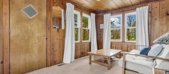 The Corner Cottage! Walk to Downtown Caseville!