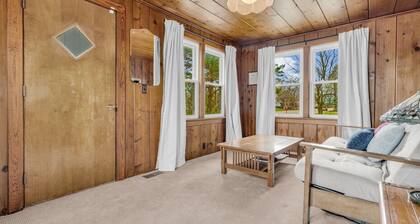 The Corner Cottage! Walk to Downtown Caseville!