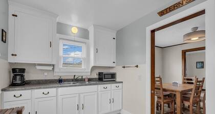 The Corner Cottage! Walk to Downtown Caseville!