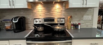 5 Star NEWLY Remodeled cozy house in fabulous Ely with WiFi Sleep 6
