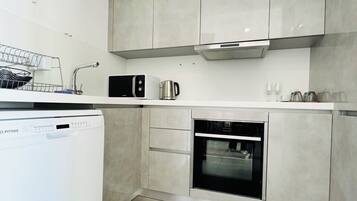 Mikroaaltouuni, uuni, liesi, astianpesukone