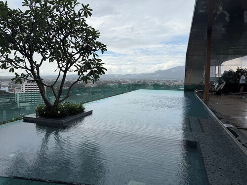 Cozy ASTRA condo 48sqm 1-bedroom nr night bazarr and old town rooftopswimming
