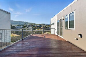 Terrace/patio - Spacious Modern Home (Geilston Bay)