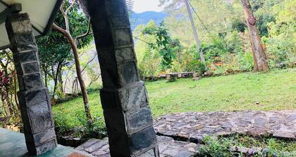 Koshi's Country Cottage Ella,
cozy pet-friendly cottage, close to Pekoe Trail.