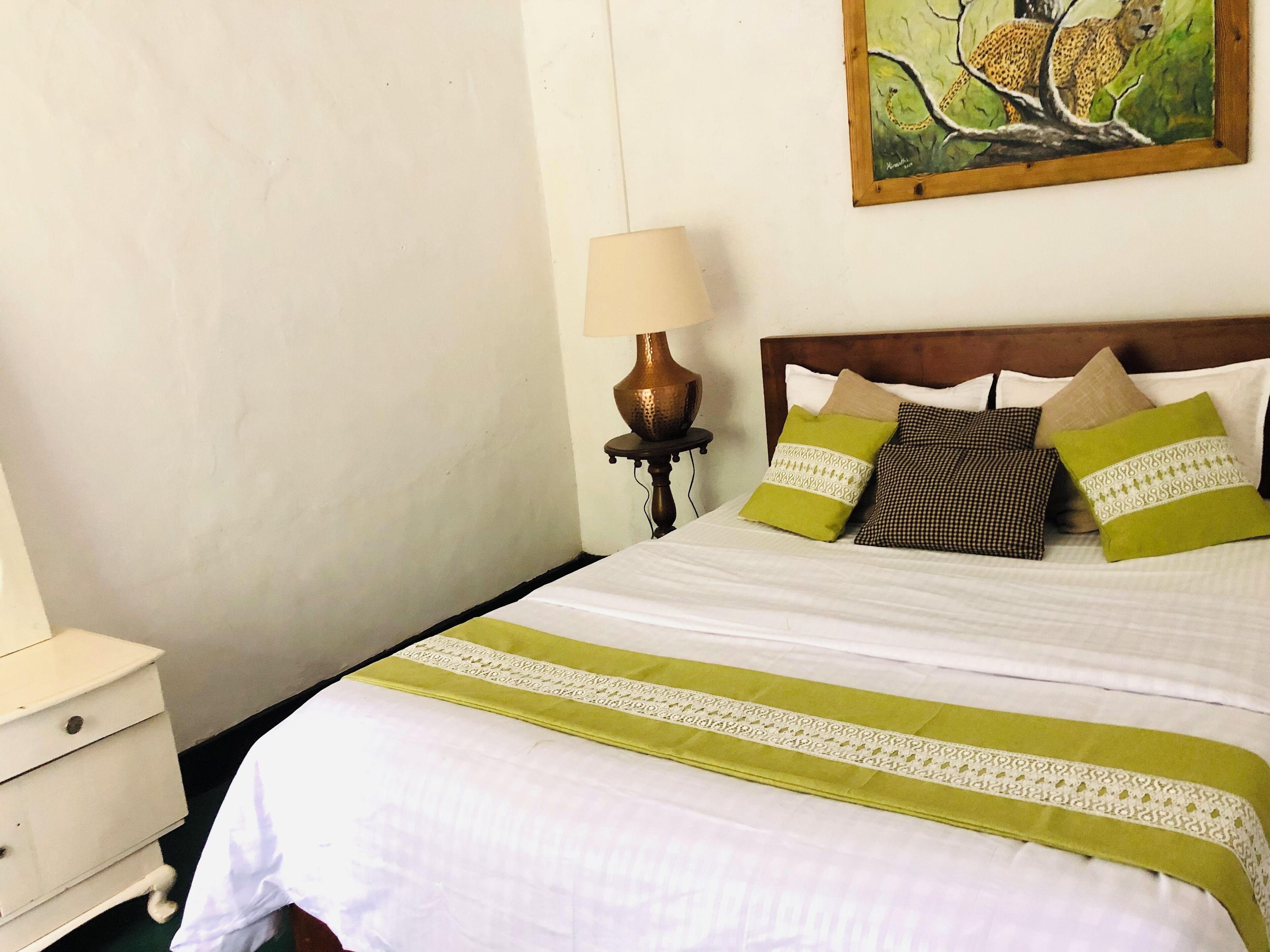 3 bedrooms, desk, iron/ironing board, WiFi (free)