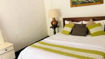 3 bedrooms, desk, iron/ironing board, WiFi (free)