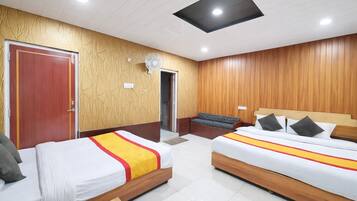 In-room safe, soundproofing, free WiFi, bed sheets