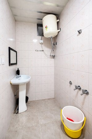 Deluxe Double Room | Bathroom - Hotel Neelam Raj Nainital (Nainital)