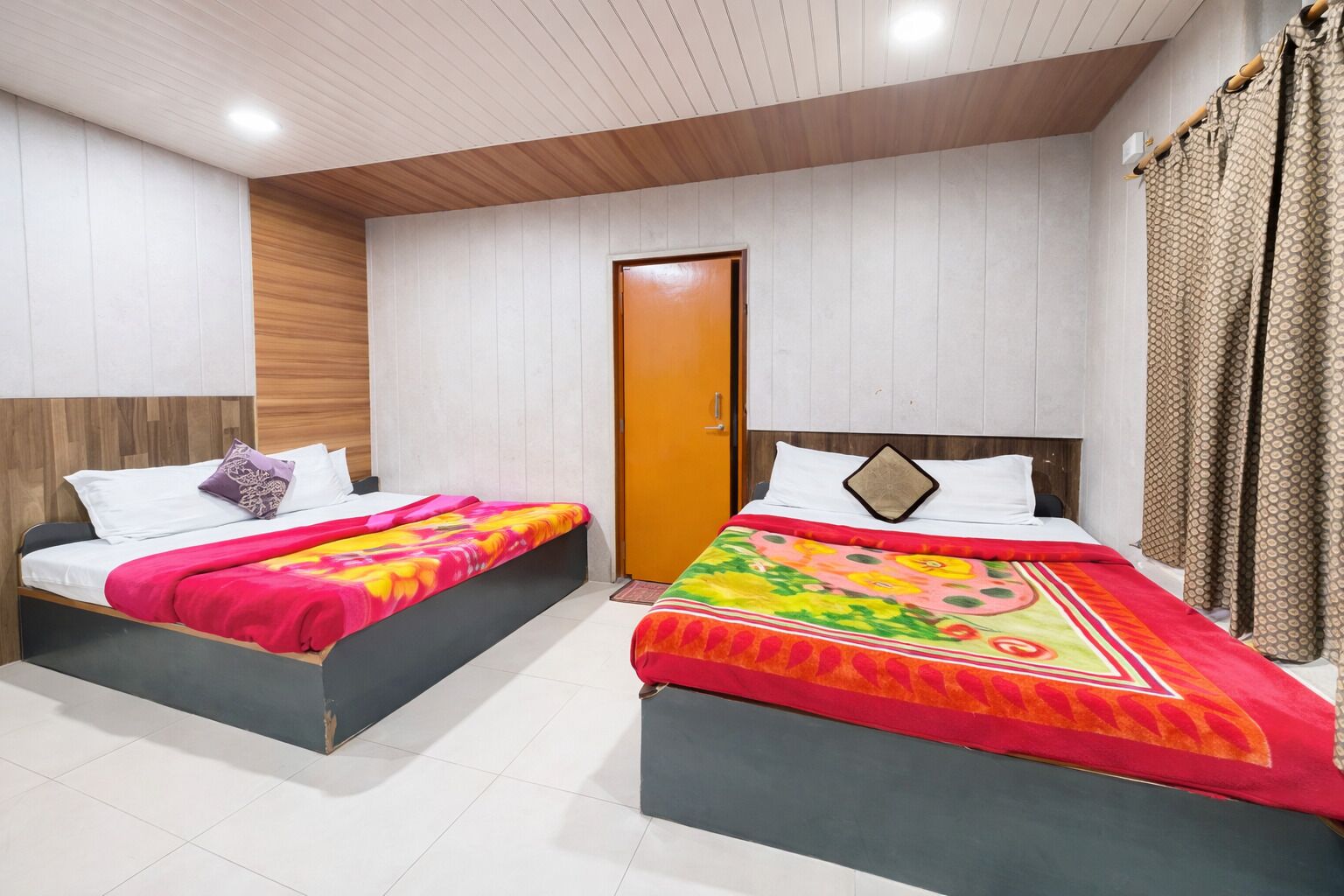 خزنة داخل الغرفة وتجهيزات عازلة للصوت وواي فاي مجانًا وملاءات أسرّة