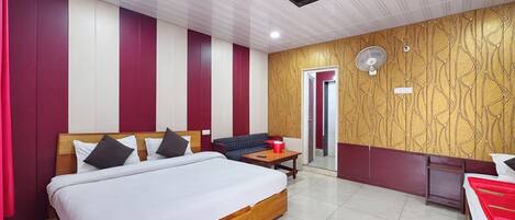 In-room safe, soundproofing, free WiFi, bed sheets