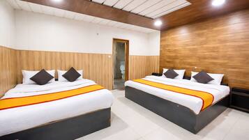 Deluxe Quadruple Room | In-room safe, soundproofing, free WiFi, bed sheets
