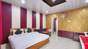 Deluxe Double Room | In-room safe, soundproofing, free WiFi, bed sheets
