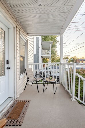 Property grounds - 4-bedroom family home-Garden, Spa, BBQ, 3 free parking spaces! (Saint-Jean-sur-Richelieu)
