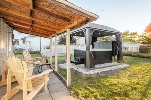 Property grounds - 4-bedroom family home-Garden, Spa, BBQ, 3 free parking spaces! (Saint-Jean-sur-Richelieu)
