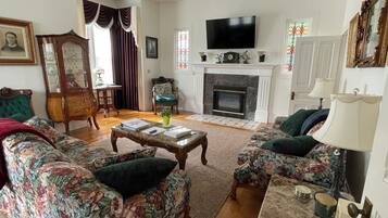 Smart TV, chimenea, reproductor de DVD